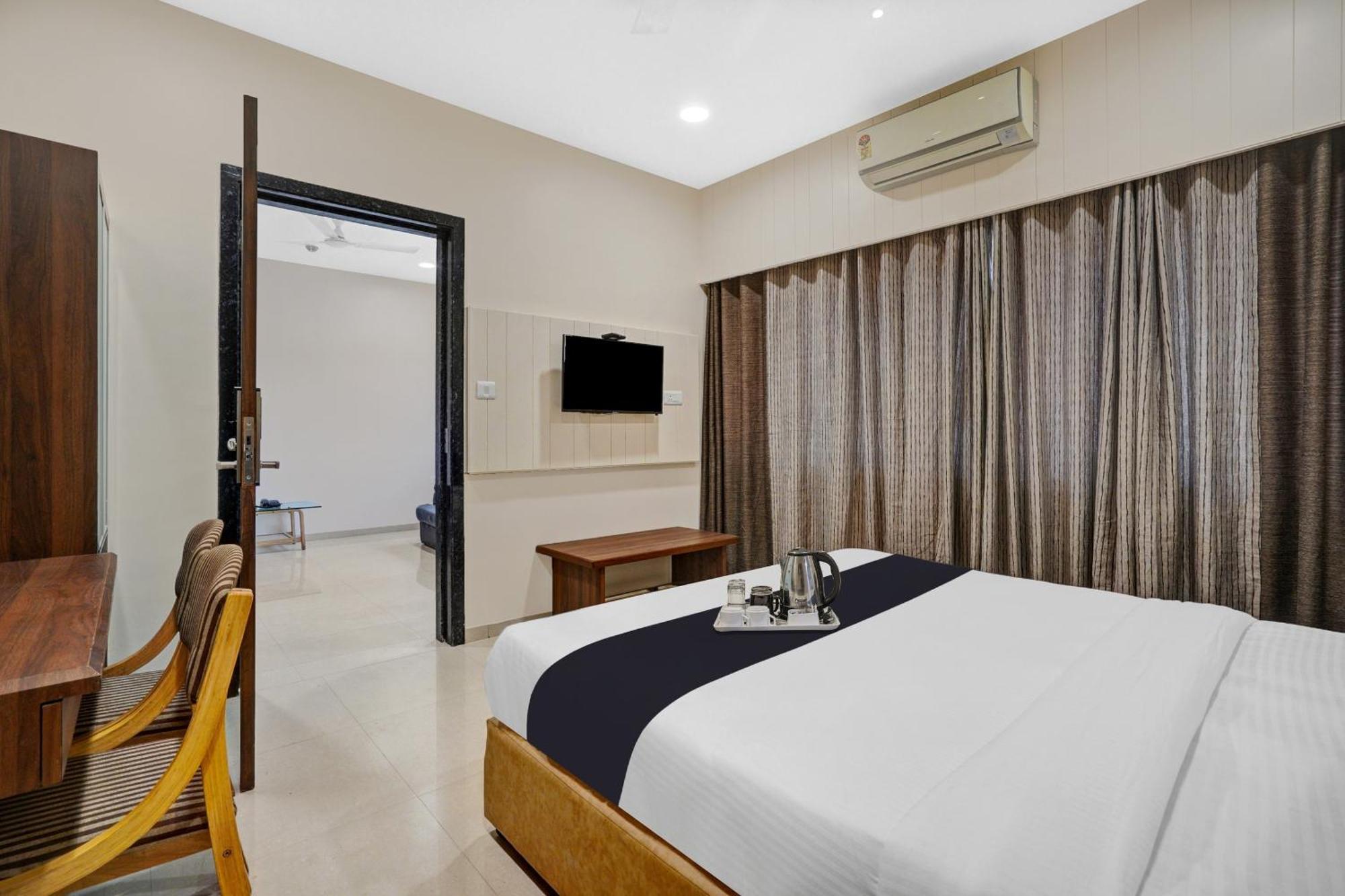 Clubhouse Hotel Raajpath Vadodara Dış mekan fotoğraf