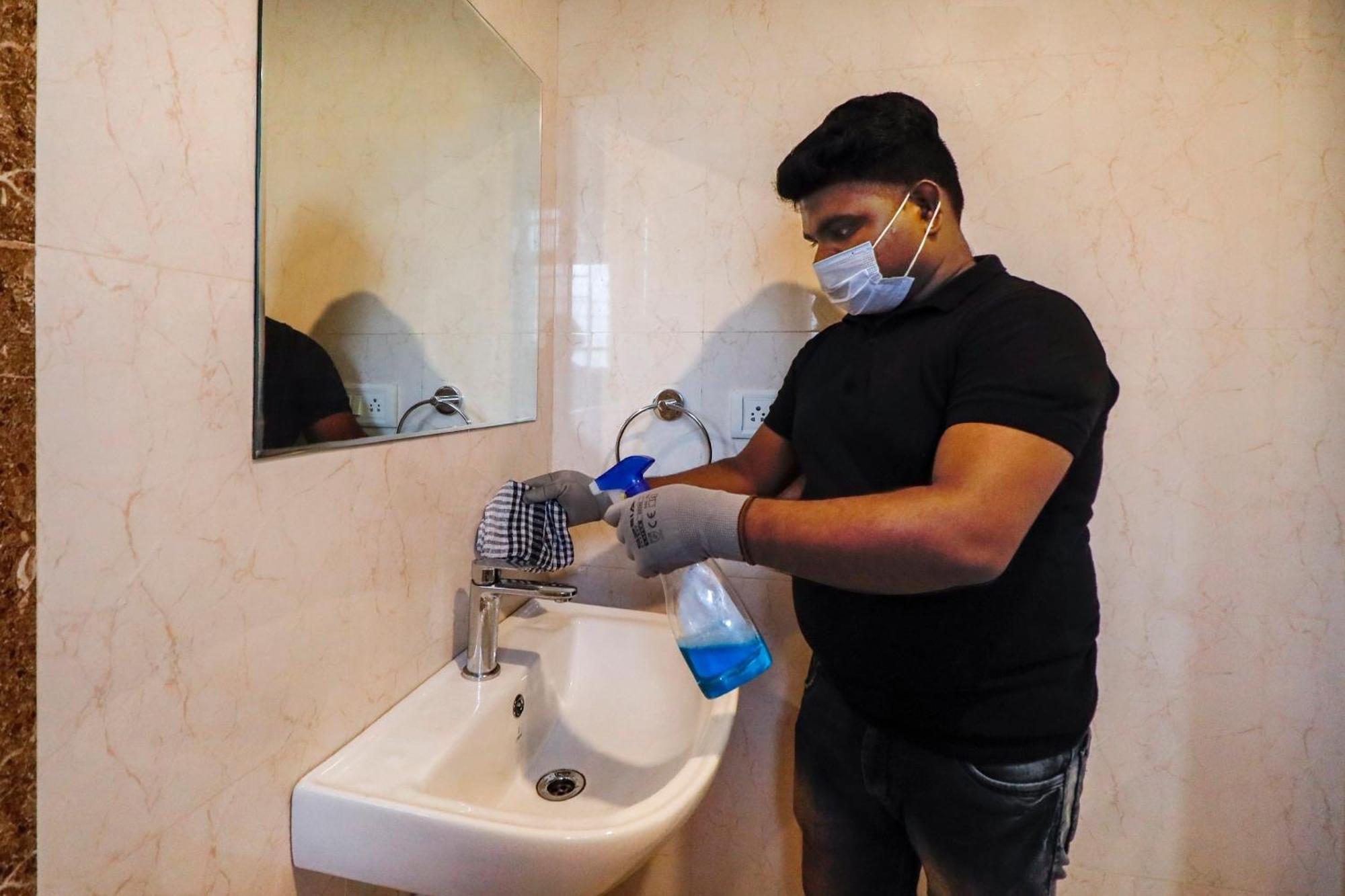 Clubhouse Hotel Raajpath Vadodara Dış mekan fotoğraf