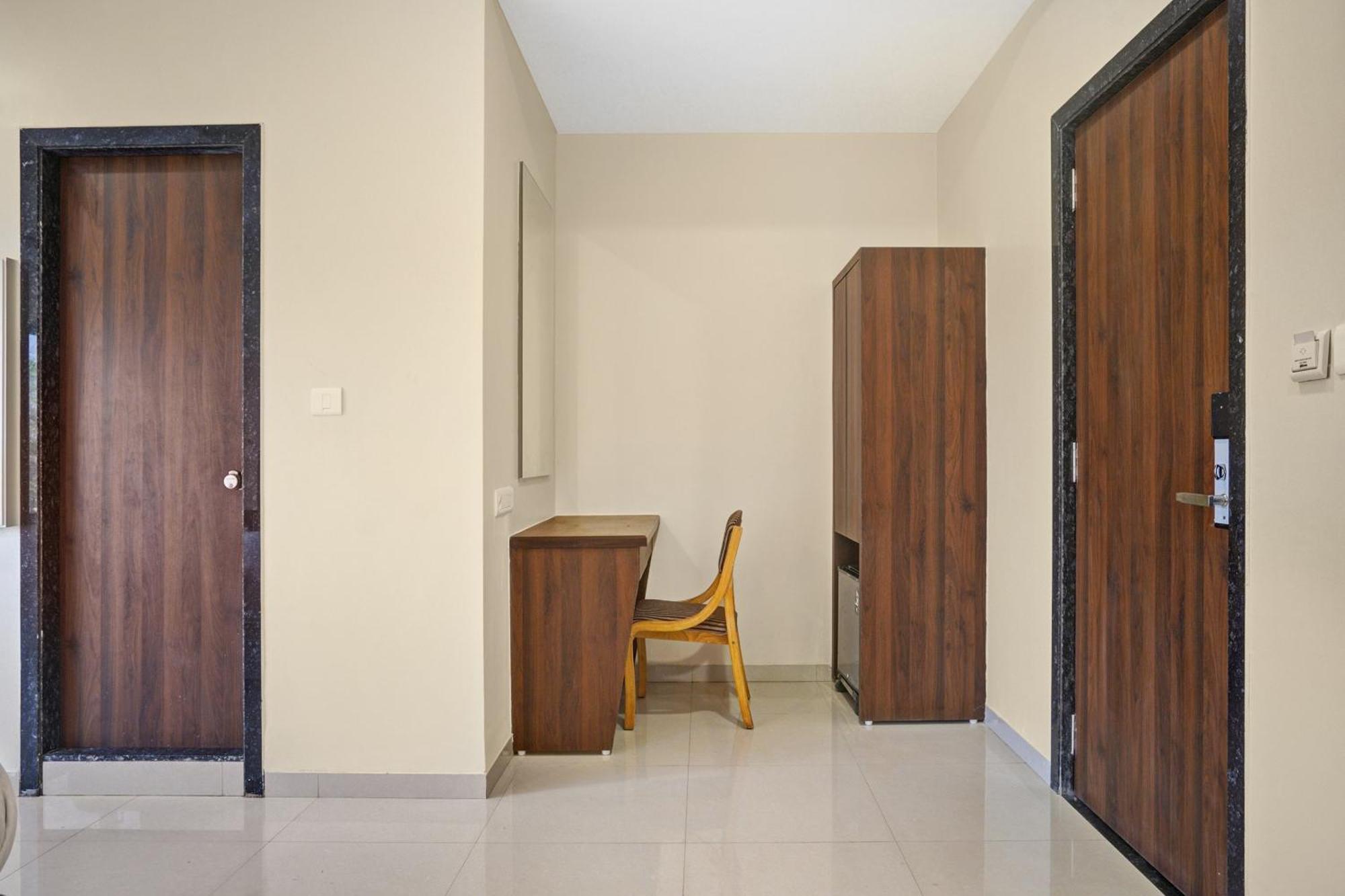 Clubhouse Hotel Raajpath Vadodara Dış mekan fotoğraf