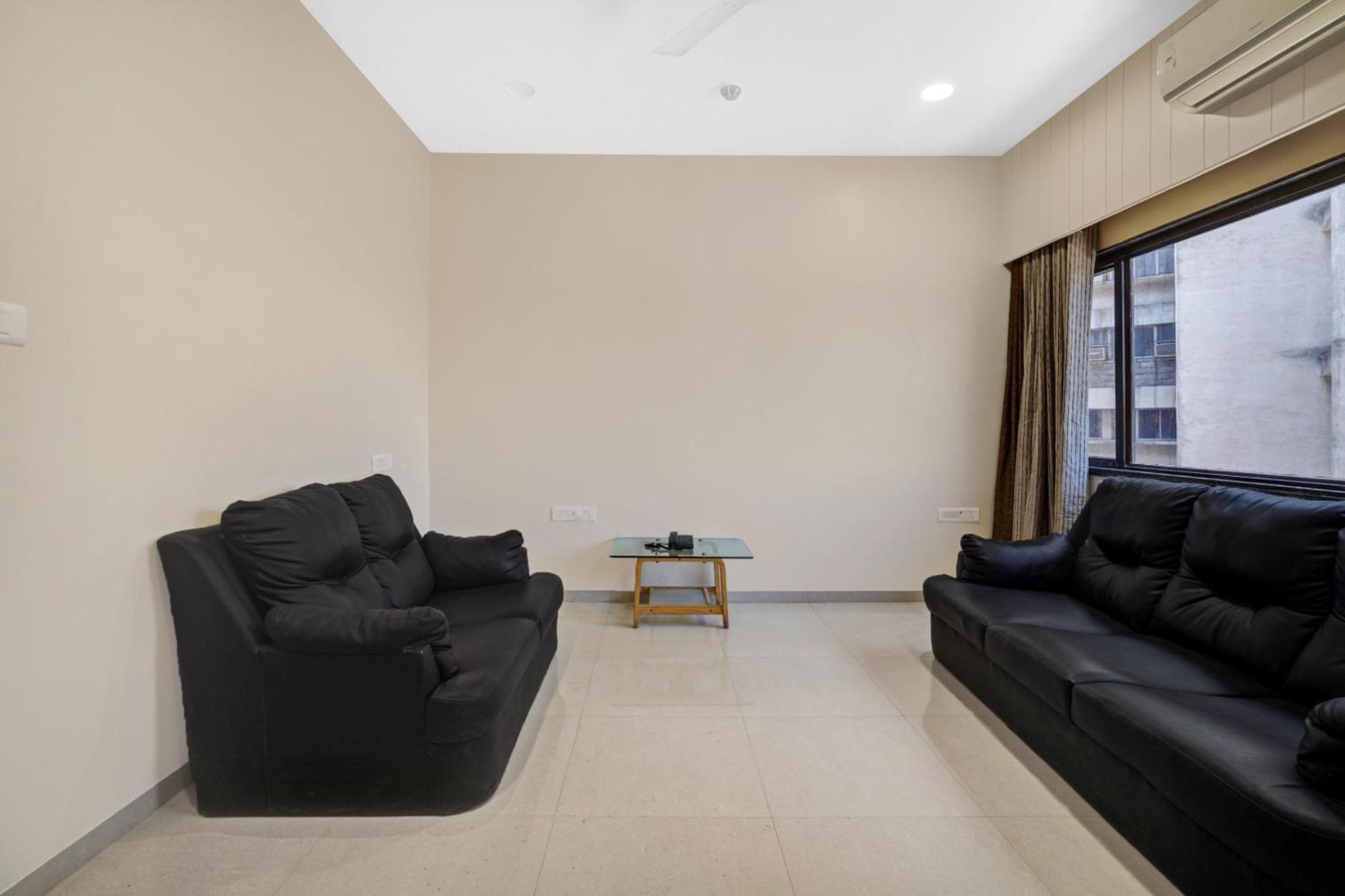 Clubhouse Hotel Raajpath Vadodara Dış mekan fotoğraf