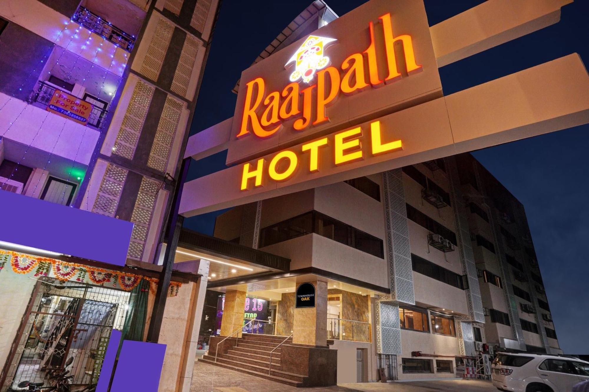 Clubhouse Hotel Raajpath Vadodara Dış mekan fotoğraf