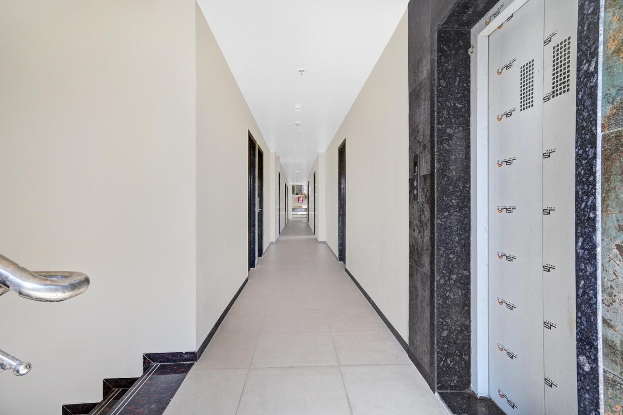 Clubhouse Hotel Raajpath Vadodara Dış mekan fotoğraf