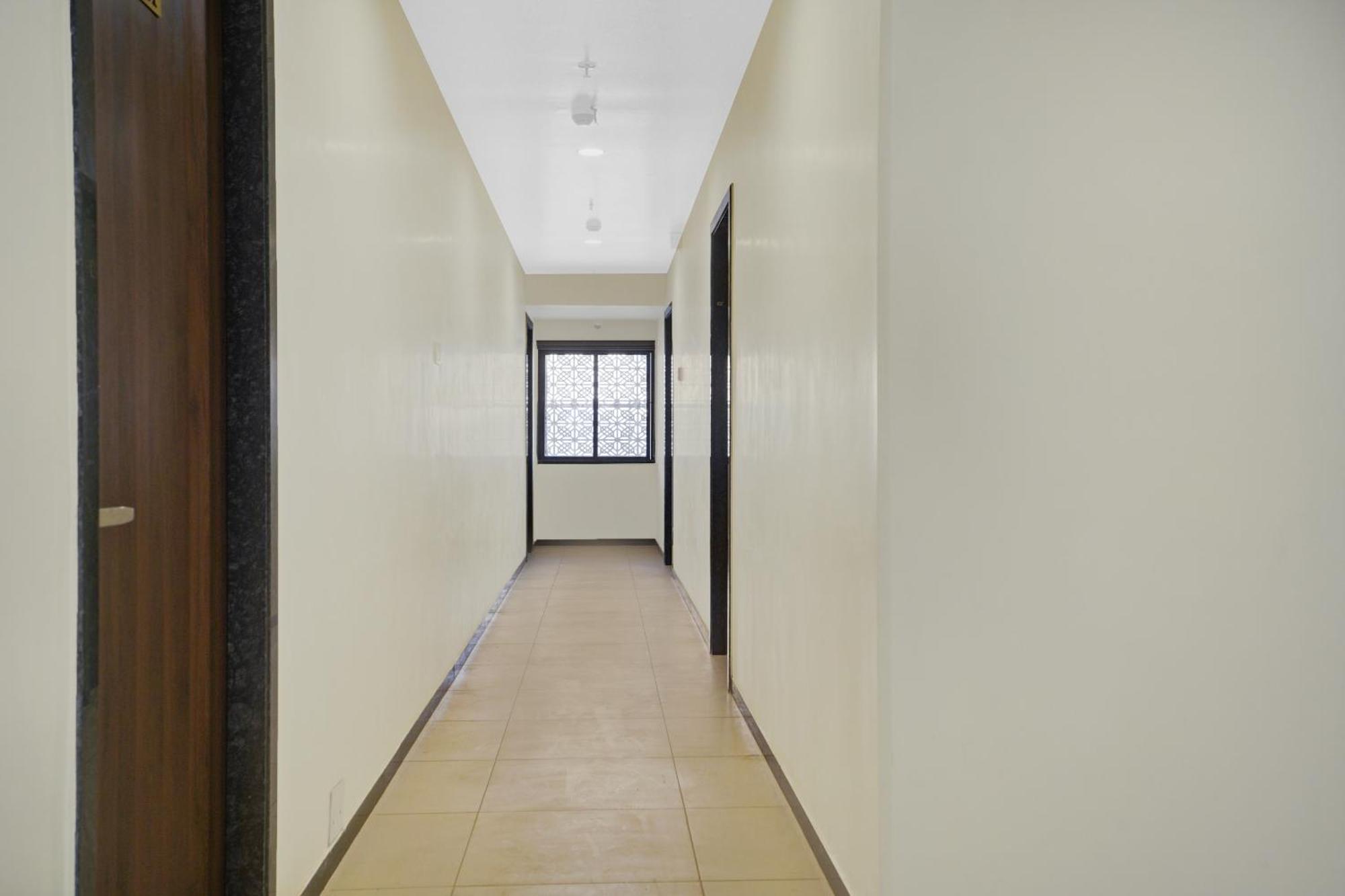 Clubhouse Hotel Raajpath Vadodara Dış mekan fotoğraf